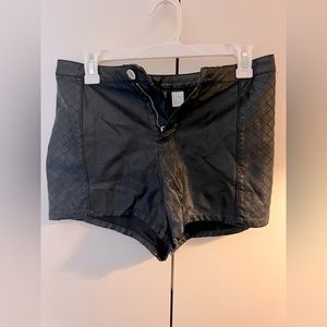 Faux Leather Shorts! 🖤